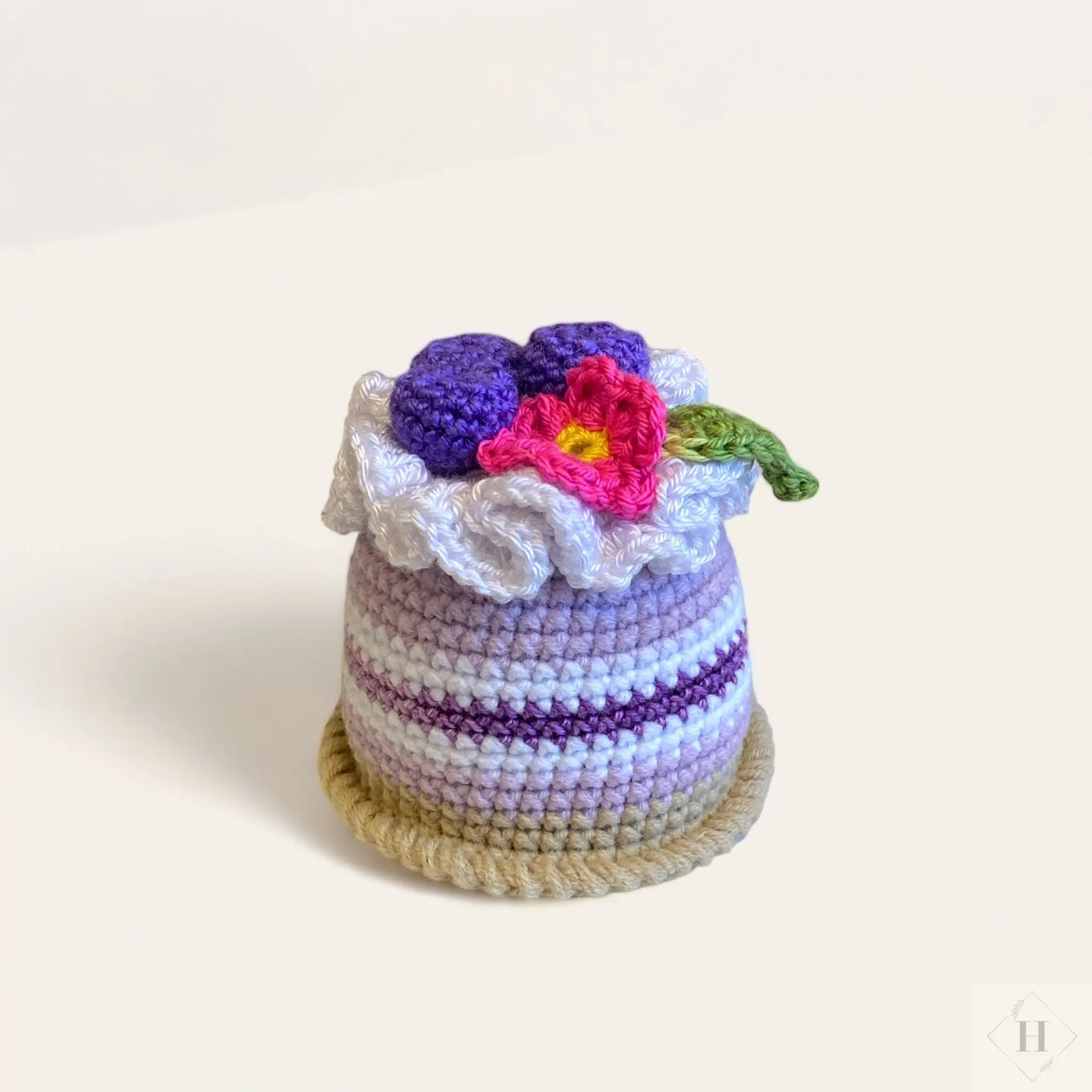 Hæklet legemad - flødekage (blåbær) Håndlavet af