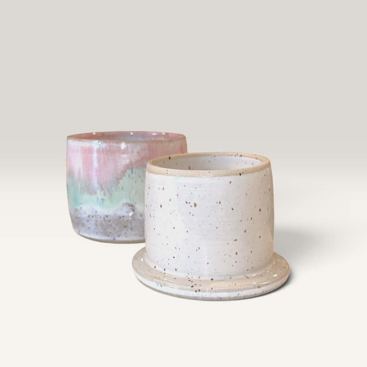 Smørklokke med pastelglasur i lyserød og mint – Håndlavet keramik | Clay by Hornstrup