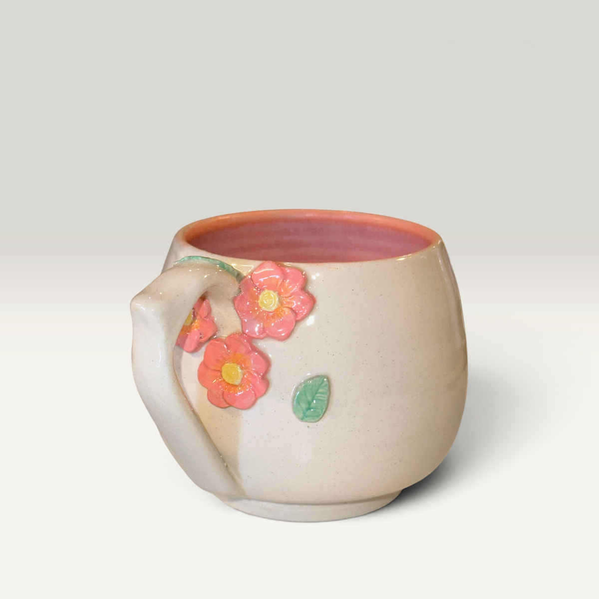 Drejet keramikkrus med rosa blomster | Helle Zinn
