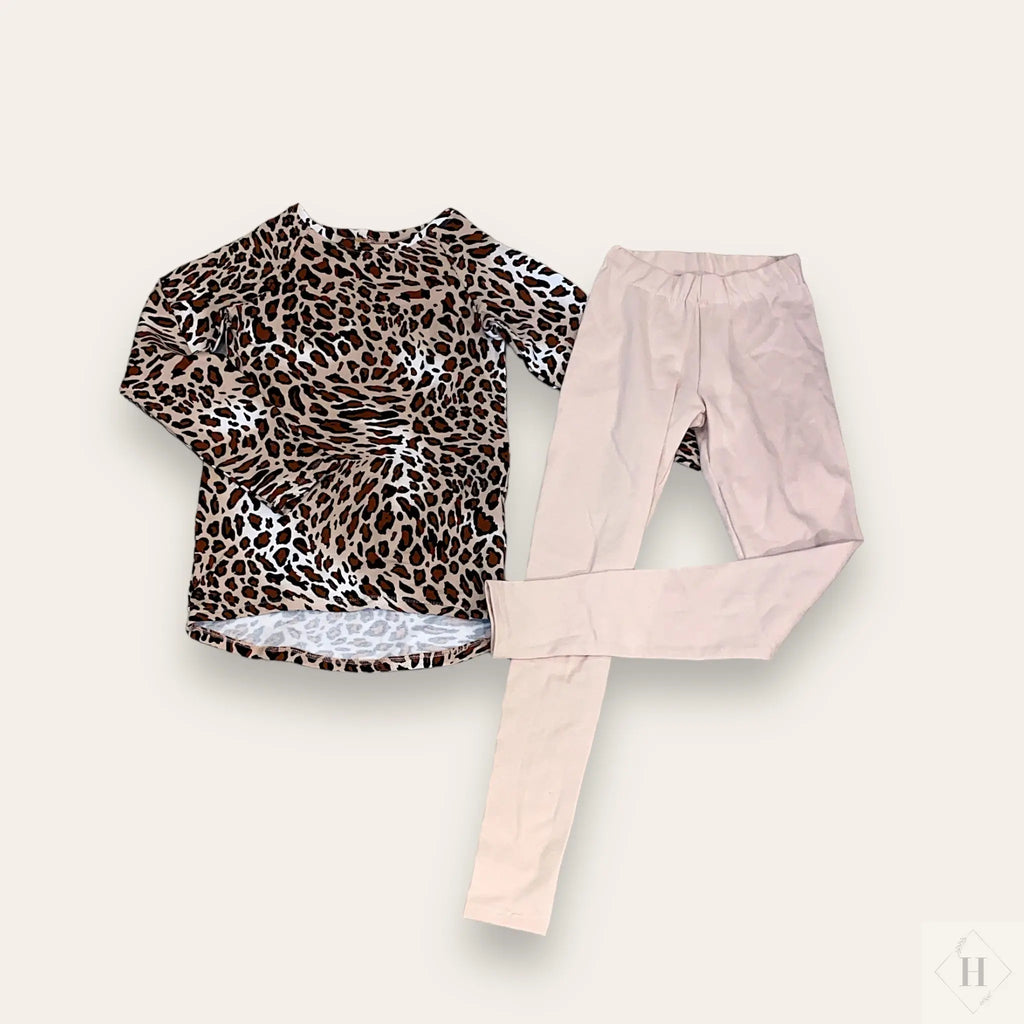 Hygge sæt med bukser og bluse str 164 - leopard KreAmanda