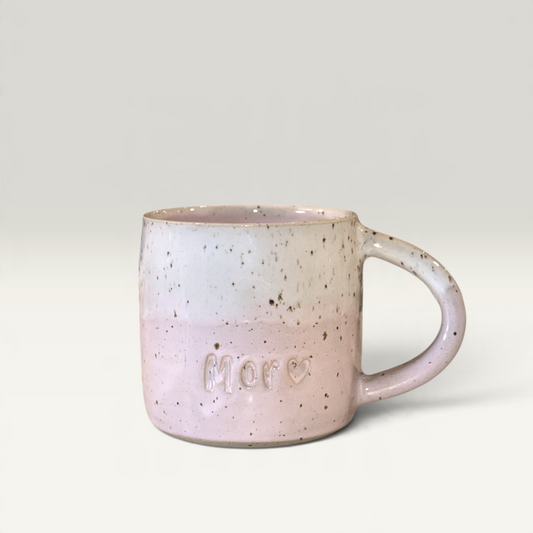 Mor-krus i drejet stentøj med rosa glasur | Clay by Hornstrup