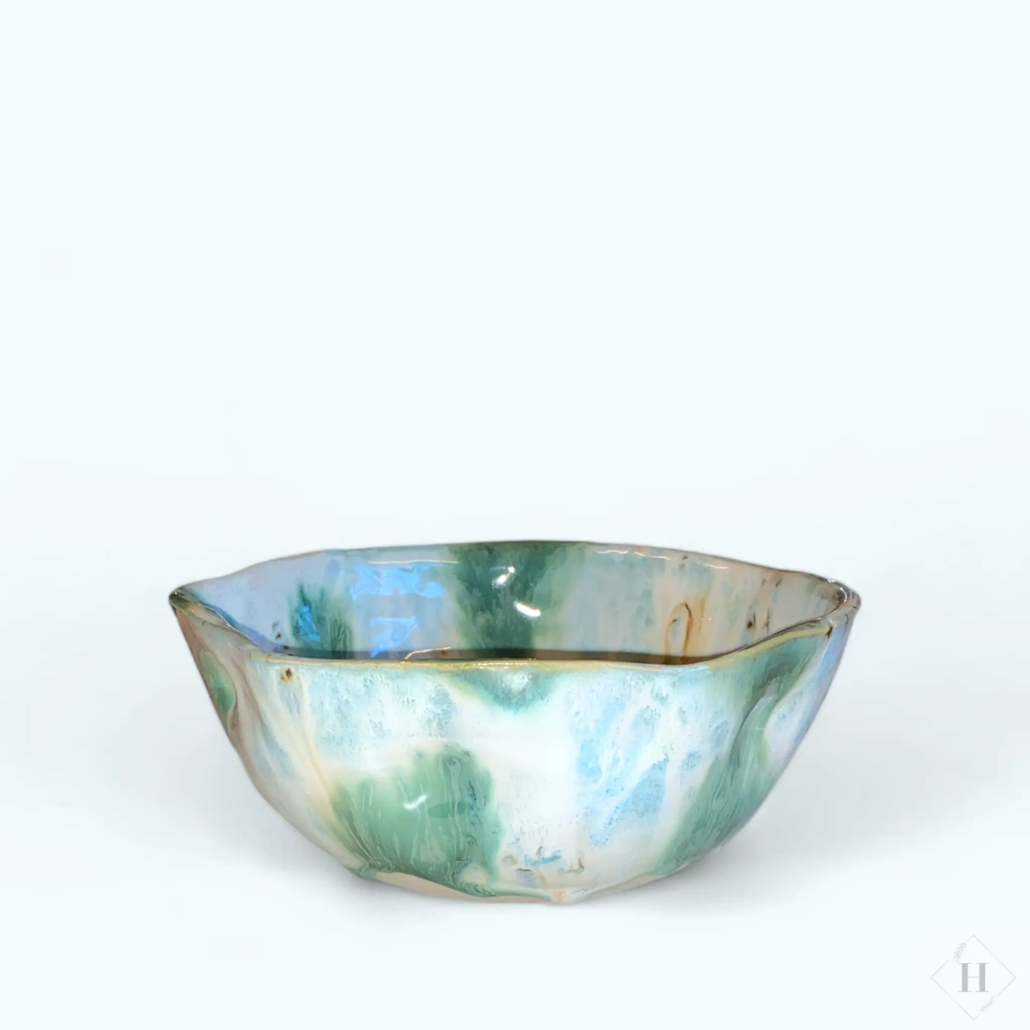 Stor skål i hvide og grønne farver By Victoria Juul