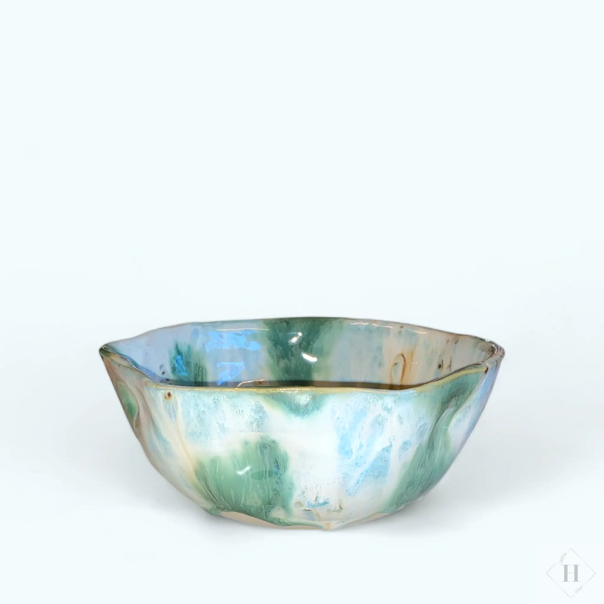 Stor skål i hvide og grønne farver By Victoria Juul