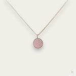 Indlæs billede til gallerivisning Halskæde i sterling sølv med vedhæng i beton - rosa Hartgut
