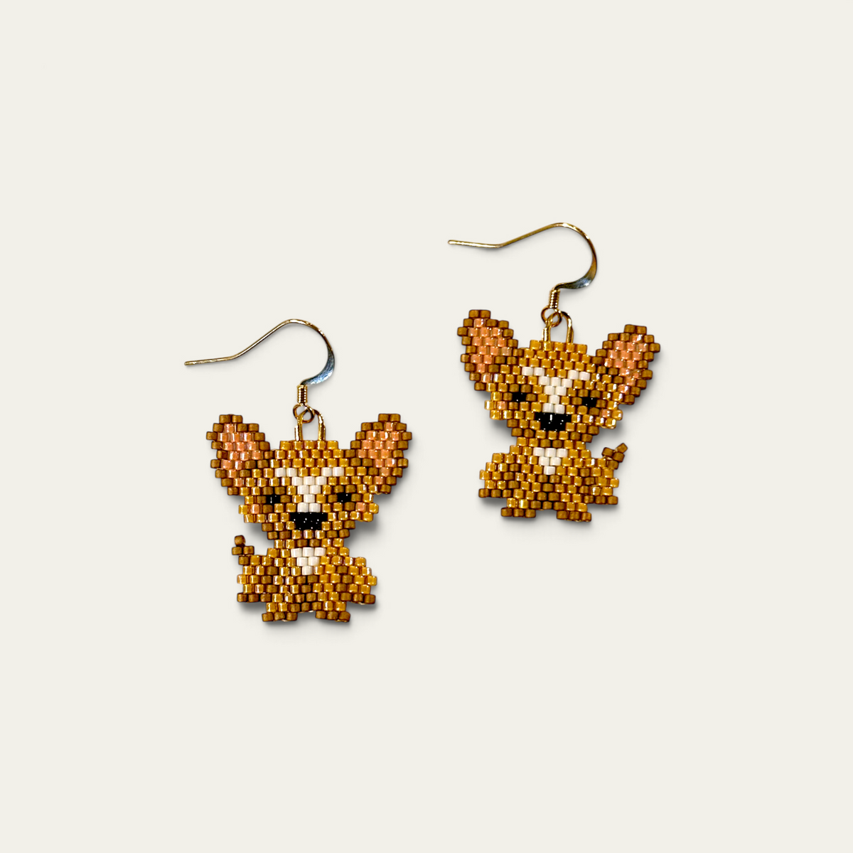 Hundeøreringe i Miyukiperler – 4,5 cm | Sara Engel
