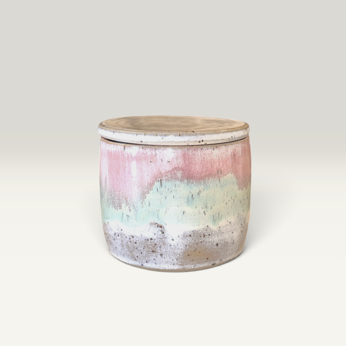 Smørklokke med pastelglasur i lyserød og mint – Håndlavet keramik | Clay by Hornstrup