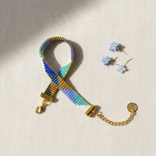 Armbånd i miyuki perler - blå nuancer