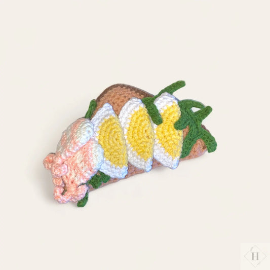 Hæklet legemad - smørrebrød med æg og rejer Håndlavet af