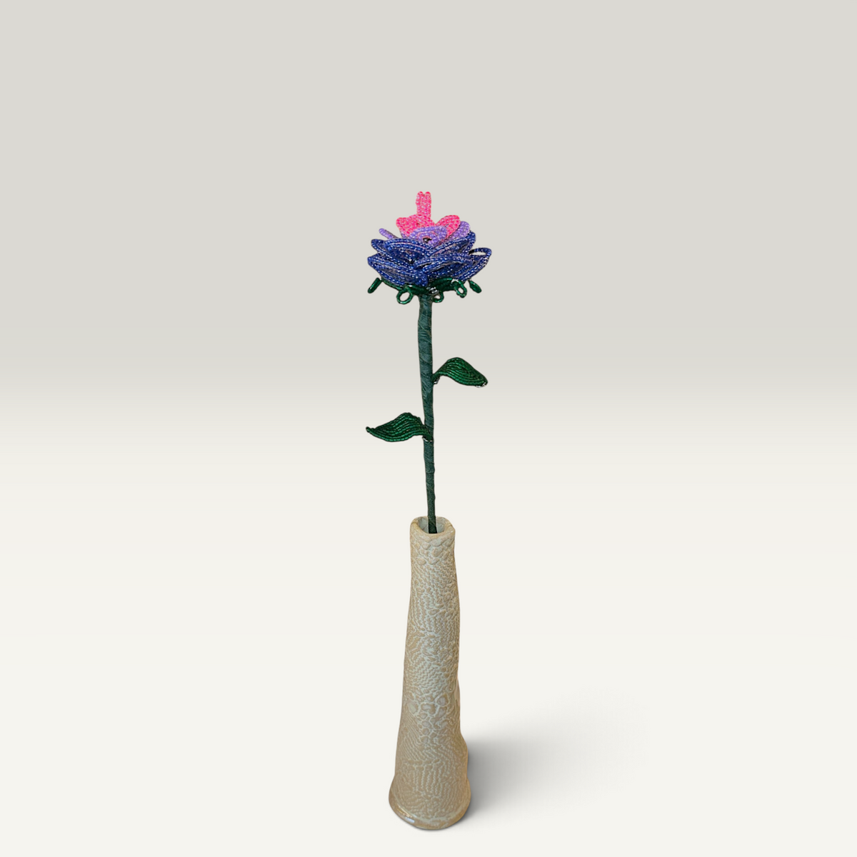 Langstilket rose i glasperler – lilla og lyserød | Sams Perlekrea