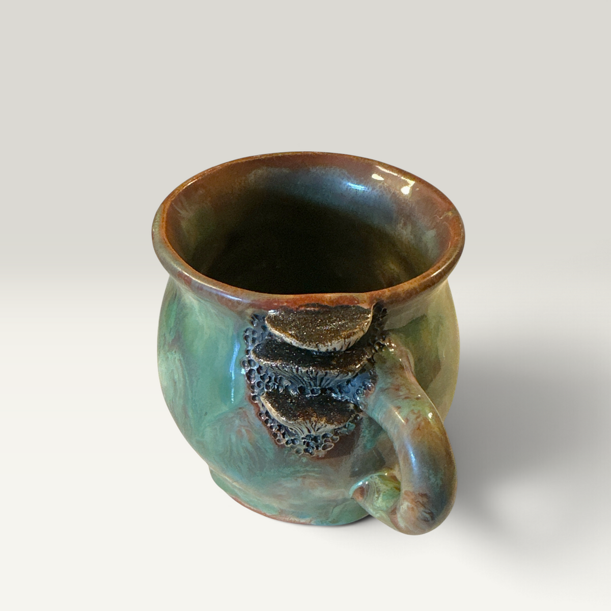Svampekrus keramik grøn brun håndformet eventyrligt dansk gave | RG Ceramic