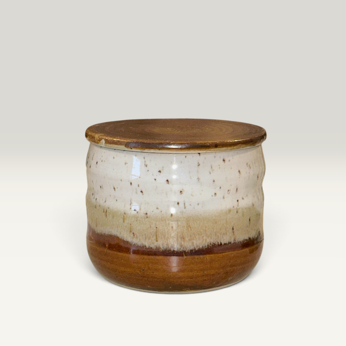 Smørklokke i brun glasur | Clay by Hornstrup
