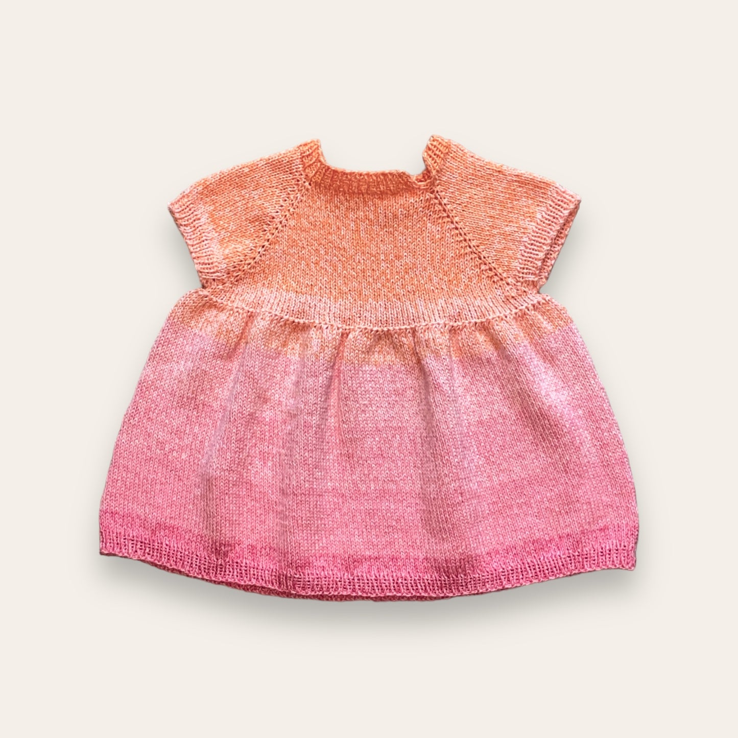 Strikket børnekjole str 68 Laila