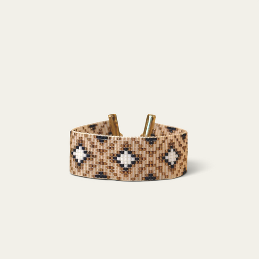 Armbånd i miyukiperler – brune nuancer | Sara Engel