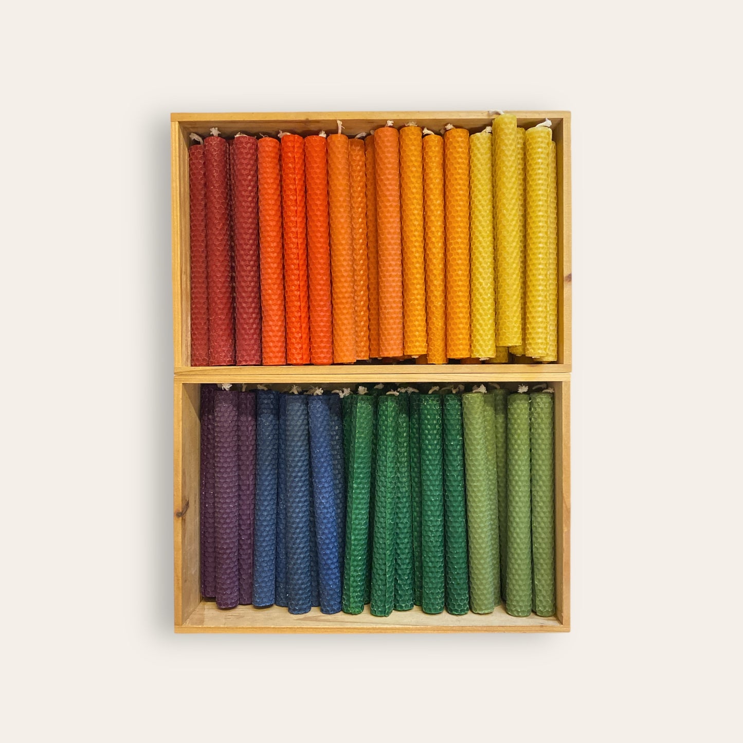 Bivoks lys - ensfarvet (flere varianter) byMoonA