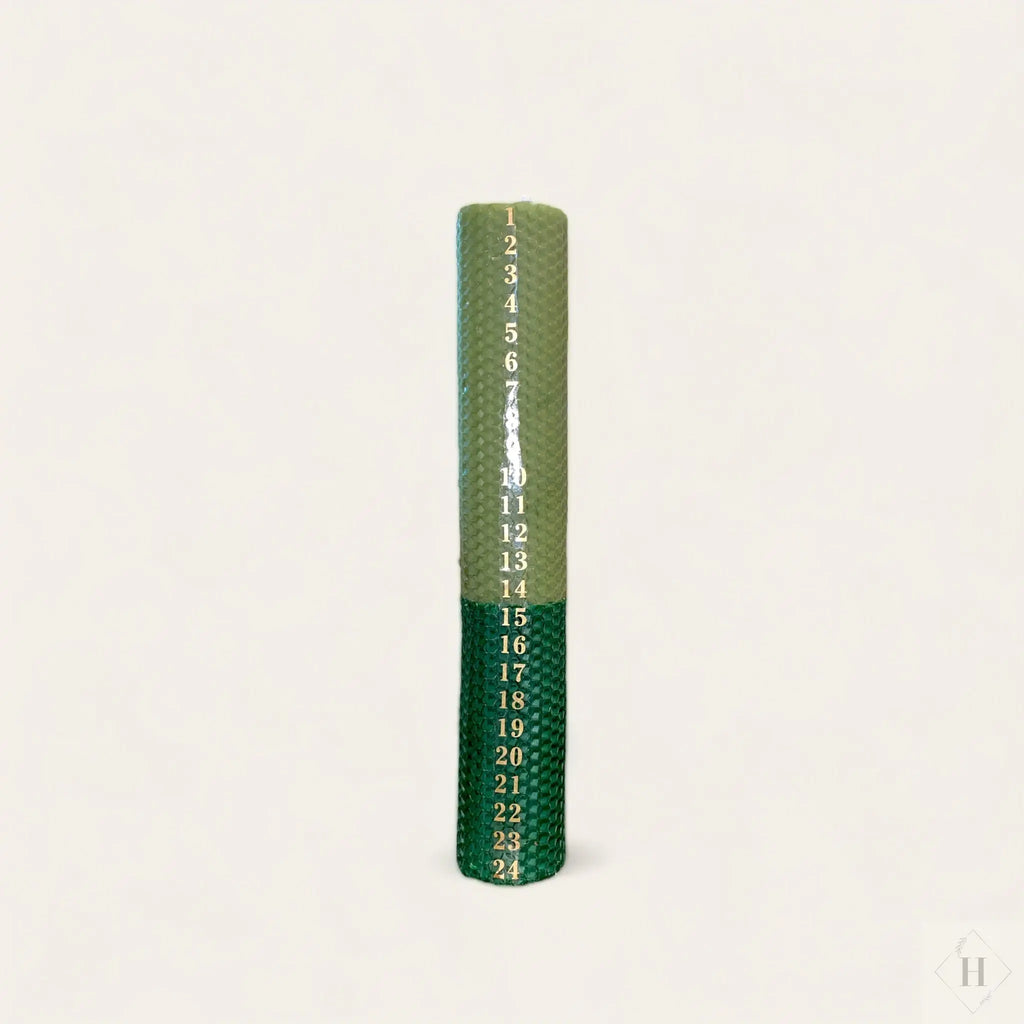 Kalenderlys i bivoks 28 cm - grøn byMoonA