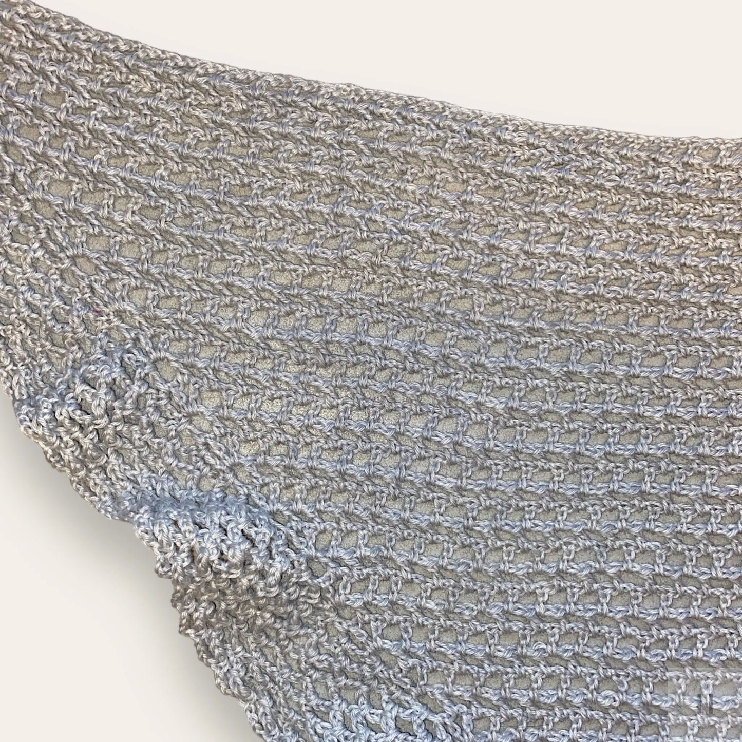 Sjal i blødt uld Jnortheved