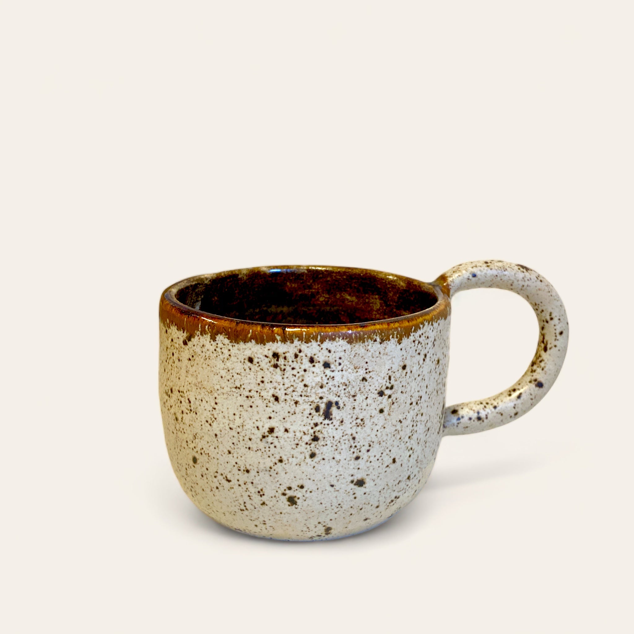 Kop med hank - kaffe brun