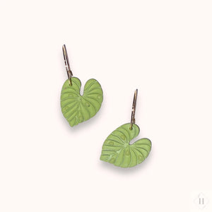 leaf with droplets on gold hoop - green #263 Handmade Hygge