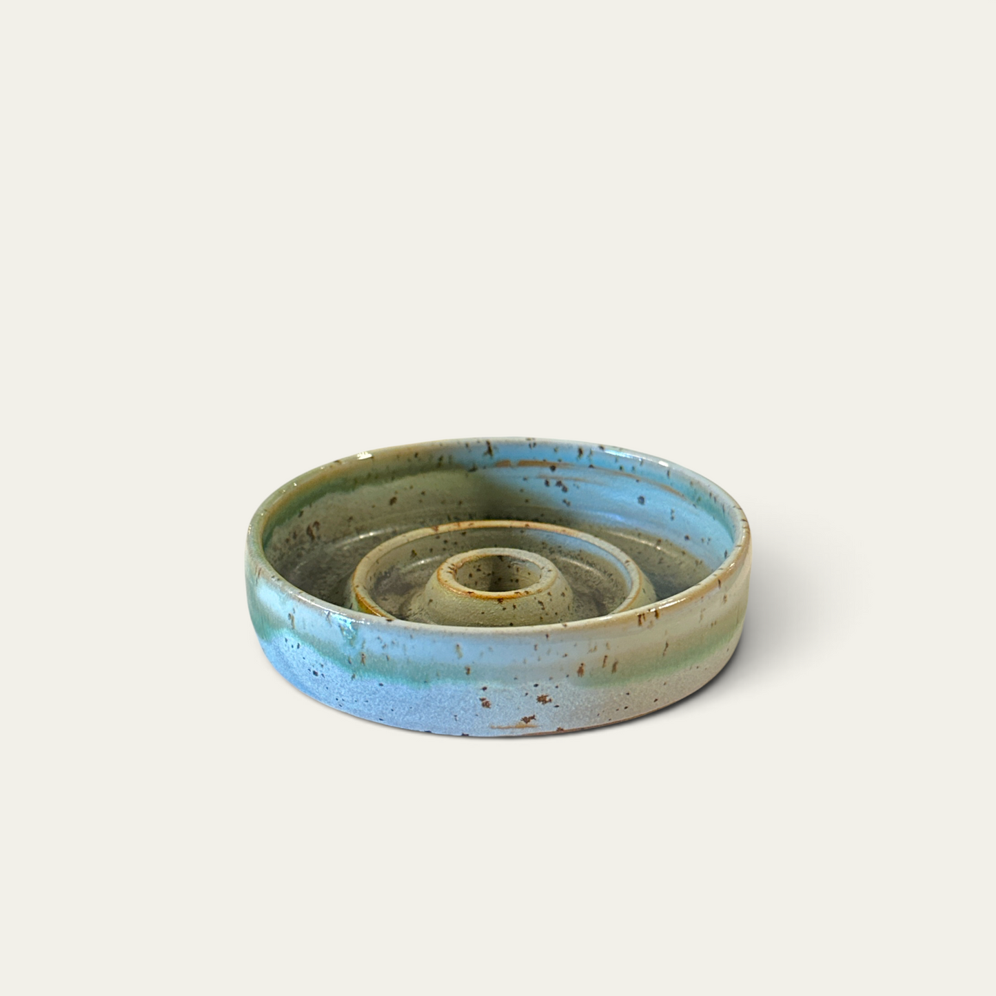 Drejet sæbeskål i keramik – grøn | Clay by Hornstrup