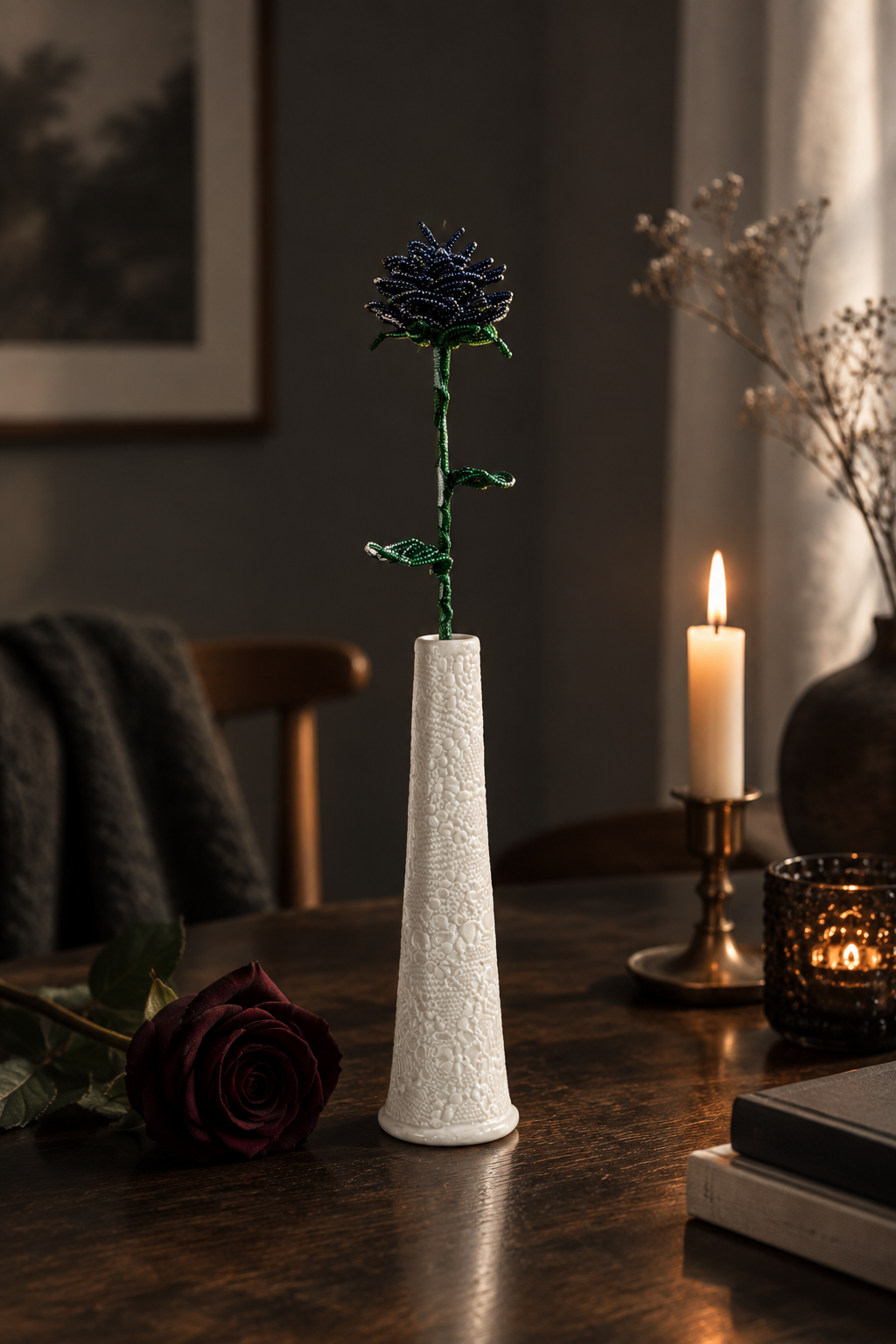 Langstilket rose midnatsblå Sams Perlekrea – lifestyle