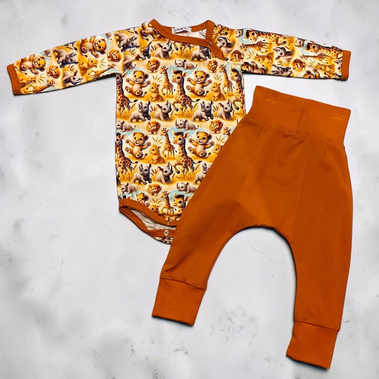 Håndlavet Baby Body og Bukser Str 74 - Blødt Jersey Sæt med savanne dyr motiv