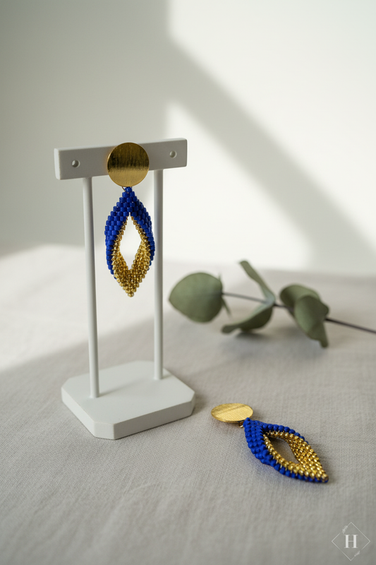 Stylede håndlavede twist-øreringe i blå miyuki-perler - ét par