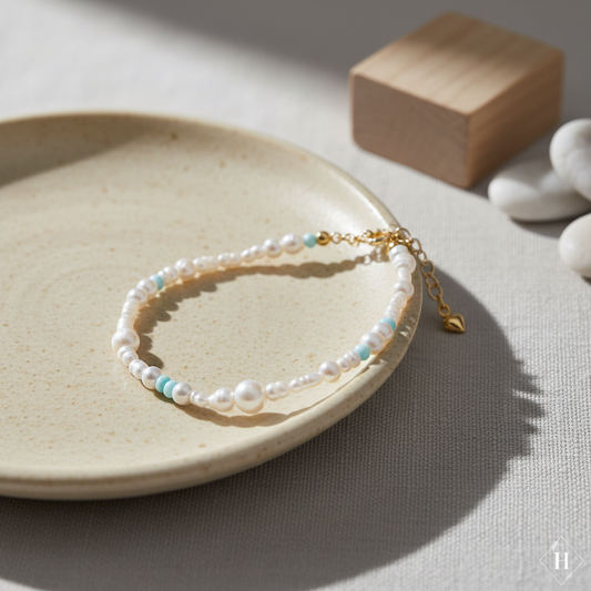 Stylet armbånd med ferskvandsperler og turkis