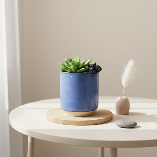 Stylet krukke/vase med hund og plante