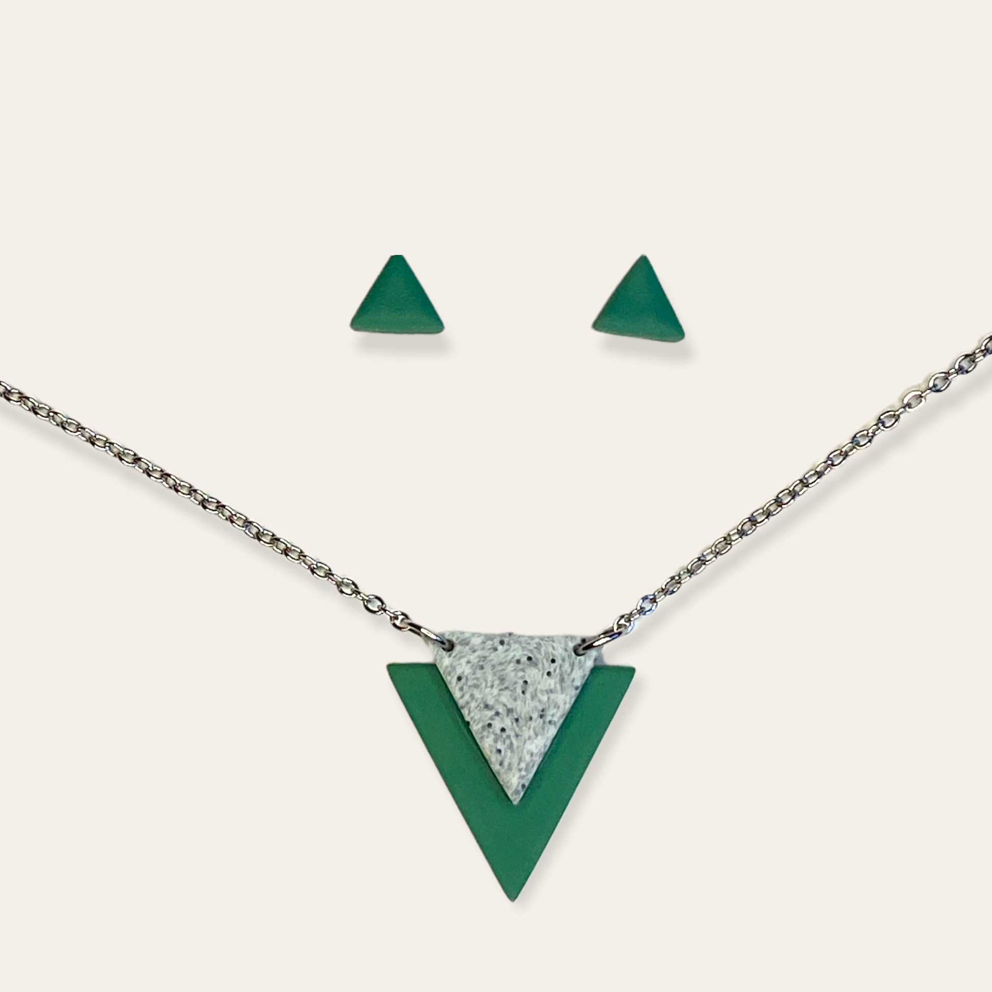 Sæt med halskæde og ørestikkere - 80er stil Creatrivi