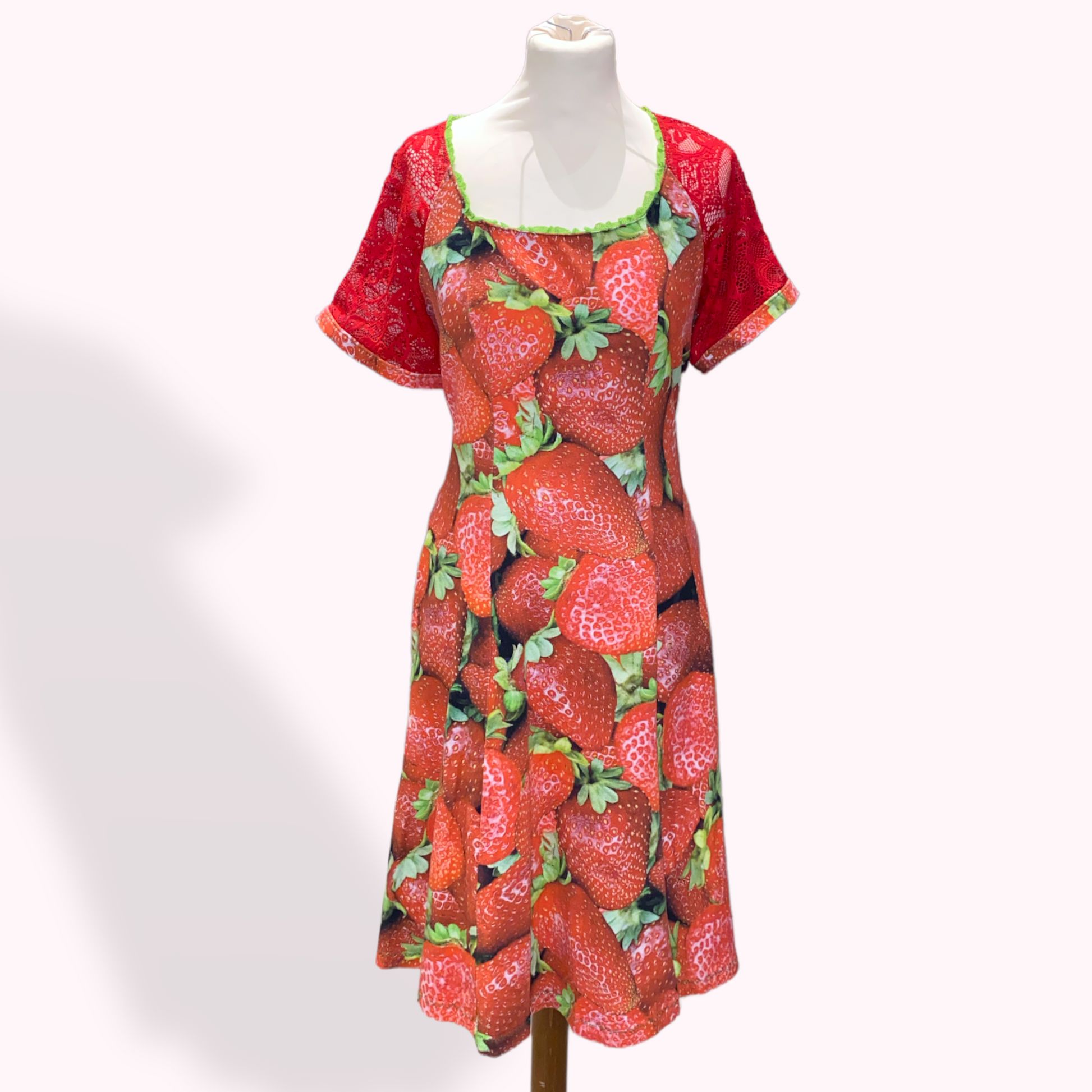 Kjole med jordbær Aldrig2ens