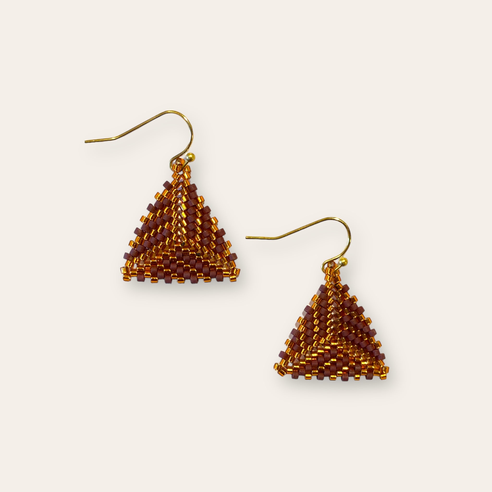 Ørering af miyuki perler - copper triangles Sara Engel