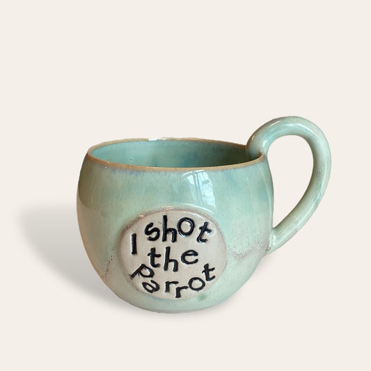 Jumbo krus med hank - i shot the parrot Jøwjøw