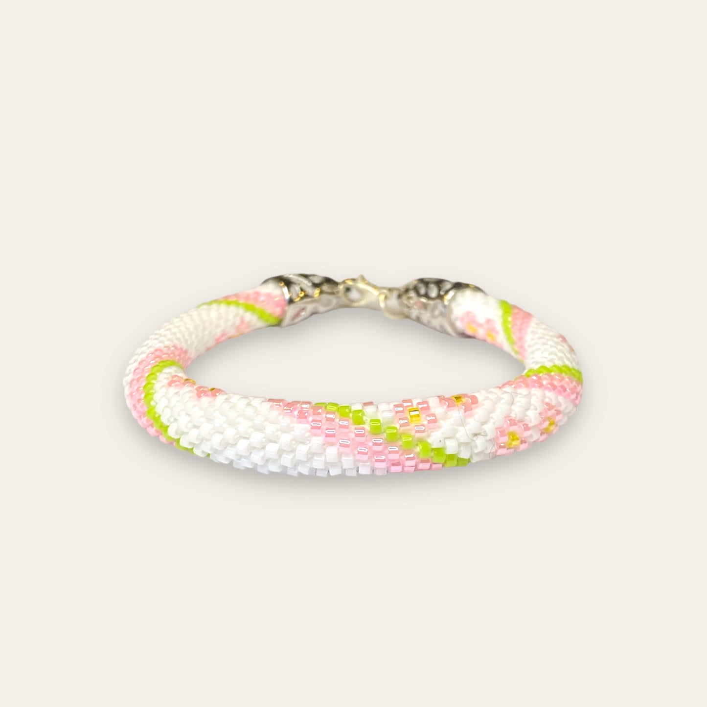 Armbånd af glasperler - hvid/rosa/grøn Sara Engel